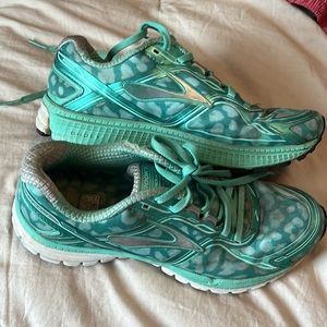 Brooks Ghost 8th edition Teal leopard running shoes Size 8.5